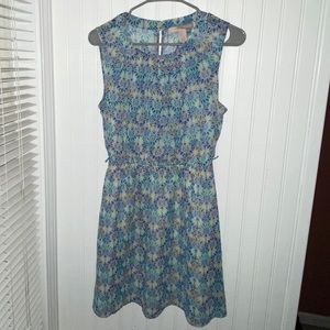 sleeveless dress